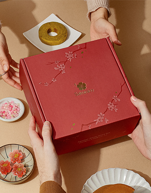 Give someone an experience of authentic Japan with a Sakuraco snack gift box.